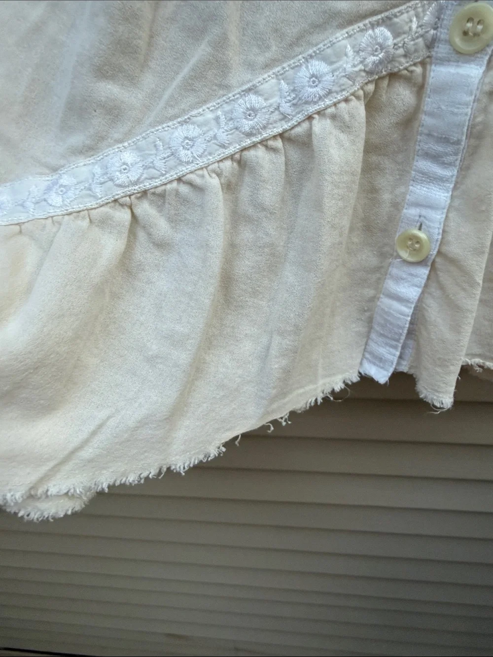 Free People 100%  Cotton Embroidered Boho Top or Tunic Lace Trim V-neck Size XS